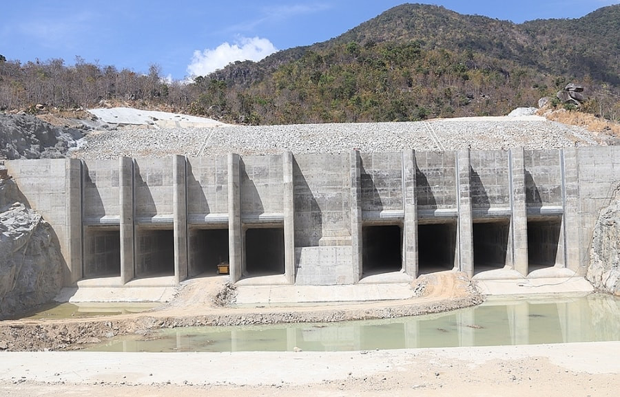 Cụm công trình cửa xả của dự án thủy điện tích năng Bác Ái