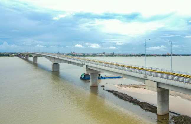 Chính thức thông xe cầu vượt sông nghìn tỷ kết nối 2 tỉnh Nam Định và Thái Bình cũ- Ảnh 2.