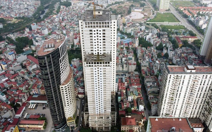 Chung cư cao cấp 39 tầng trên đất vàng Thủ đô: Bỏ hoang sau 16 năm khởi công, khách hàng chờ đợi trong tuyệt vọng- Ảnh 1.