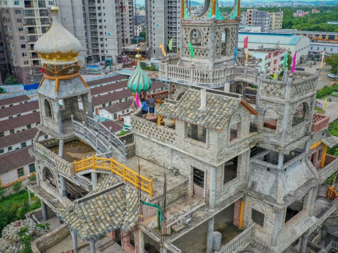 'Biệt thự điên' của một nông dân xây ròng rã 10 năm gây sốt mạng, mỗi ngày cả vạn khách thăm- Ảnh 5.