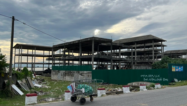 Cảnh hoang tàn bên trong khu nghỉ dưỡng 600 tỷ ven đầm phá lớn nhất Đông Nam Á của Việt Nam- Ảnh 3.