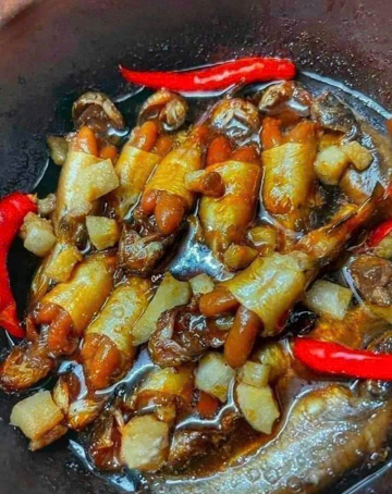 Cá da trơn bụng đầy trứng vàng ươm, mỗi năm chỉ có một mùa, giá cao ngất vẫn được săn lùng