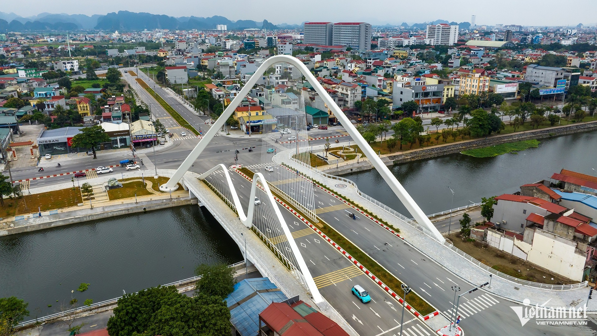 Cây cầu mang biểu tượng bông lau duy nhất của Việt Nam: Điểm nhấn kiến trúc của vùng đất di sản- Ảnh 4.