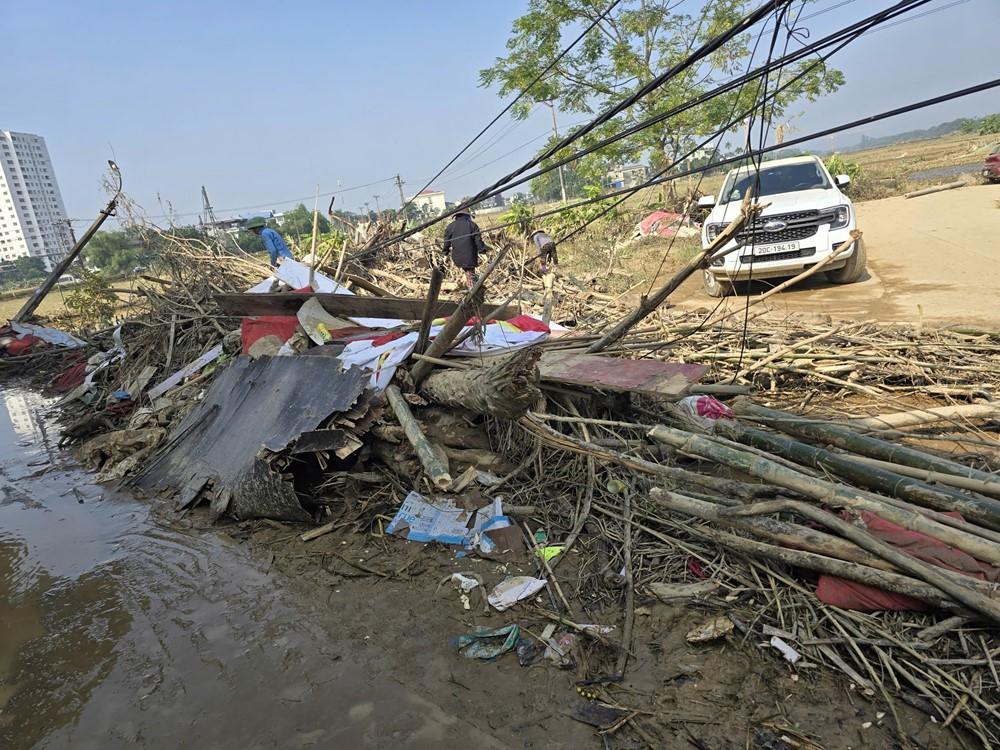 Hàng nghìn hộ dân tại Bắc Ninh và Hà Nội vẫn chìm trong nước lũ - ảnh 2