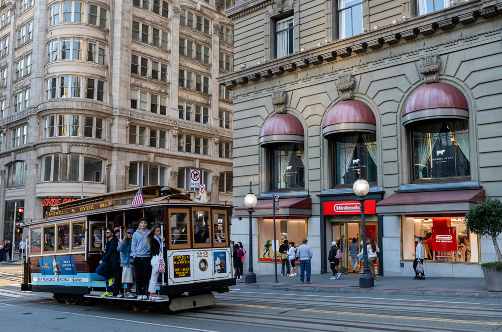 Trung tâm thương mại sầm uất hóa 'thị trấn ma', lỗ hàng chục triệu USD mỗi năm - ảnh 2