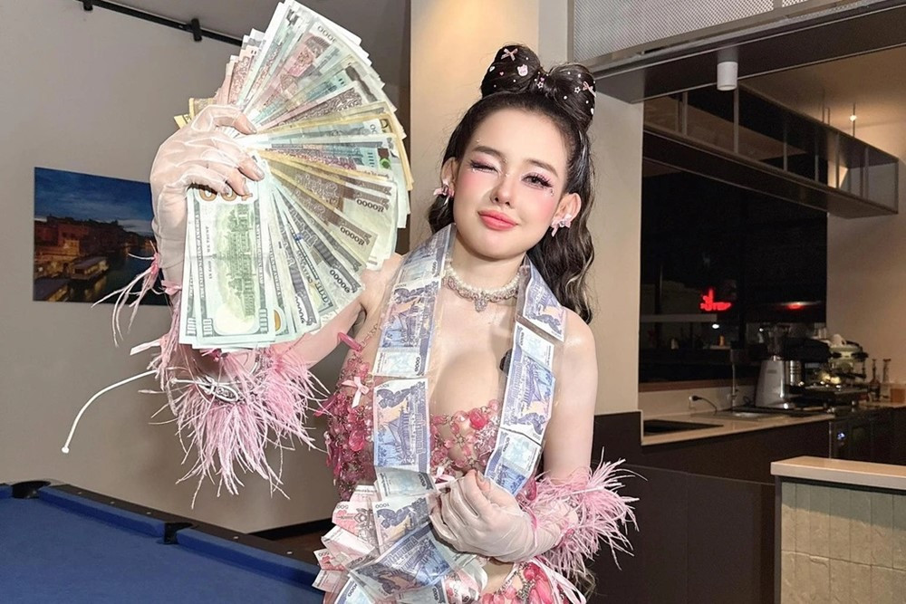 Ngân 98 và loạt lùm xùm trước khi bị bắt: 'Nữ hoàng thị phi' trên MXH, bị cấm diễn 4 tháng vì mặc hở - ảnh 3