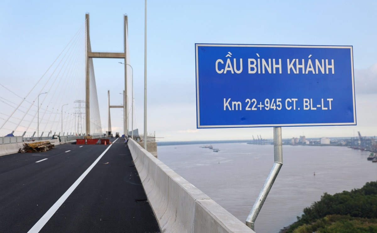 Cầu dây văng có tĩnh không cao nhất Việt Nam đã hoàn thiện, vẫn phải chờ đợi để được thông xe- Ảnh 2.