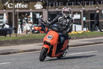 Công nghệ pin xe máy điện ưu việt giúp sạc nhanh như 'đổ xăng', khó cháy nổ, giá siêu rẻ