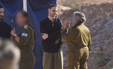 Phong trào Hamas trả tự do cho những con tin Israel đầu tiên