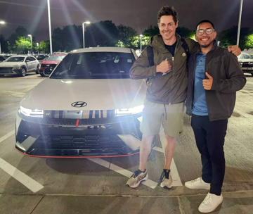 Từng rất hào hứng khi là một trong những người đầu tiên sở hữu chiếc xe điện này: Nay ô tô điện nằm xưởng 2 tháng không có pin thay, chủ xe chờ trong vô vọng