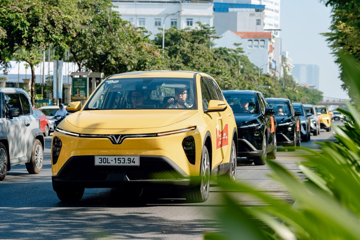 Vừa mở bán tháng đầu tiên, VinFast Limo Green chấm dứt chuỗi thống trị 1.136 ngày của Mitsubishi Xpander