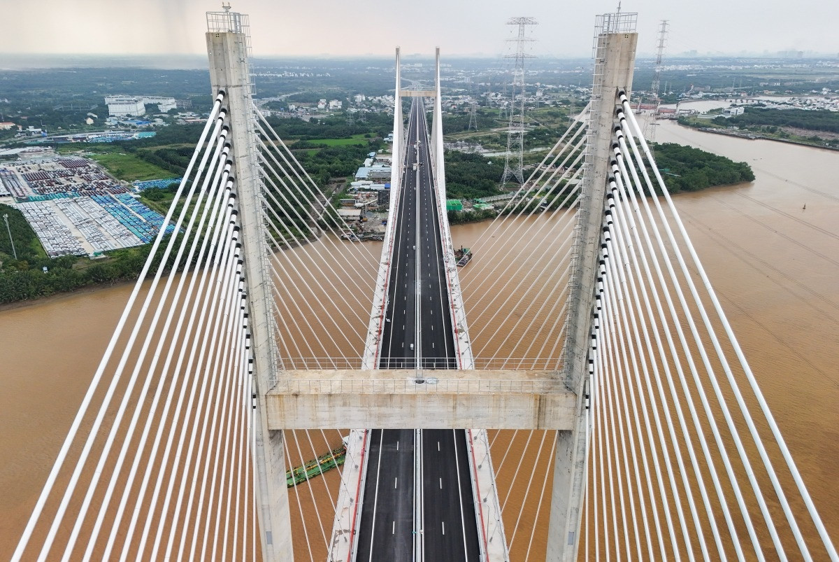 Cầu dây văng có tĩnh không cao nhất Việt Nam đã hoàn thiện, vẫn phải chờ đợi để được thông xe- Ảnh 3.