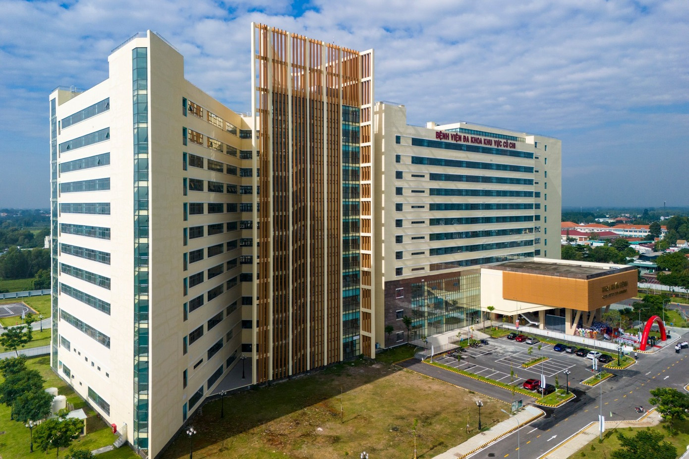 TP giàu nhất Việt Nam mới có thêm bệnh viện gần 2.000 tỷ: Nằm ở cửa ngõ Tây Bắc, theo đúng chuẩn quốc tế- Ảnh 2. TP giàu nhất Việt Nam mới có thêm bệnh viện gần 2.000 tỷ: Nằm ở cửa ngõ Tây Bắc, theo đúng chuẩn quốc tế- Ảnh 2.