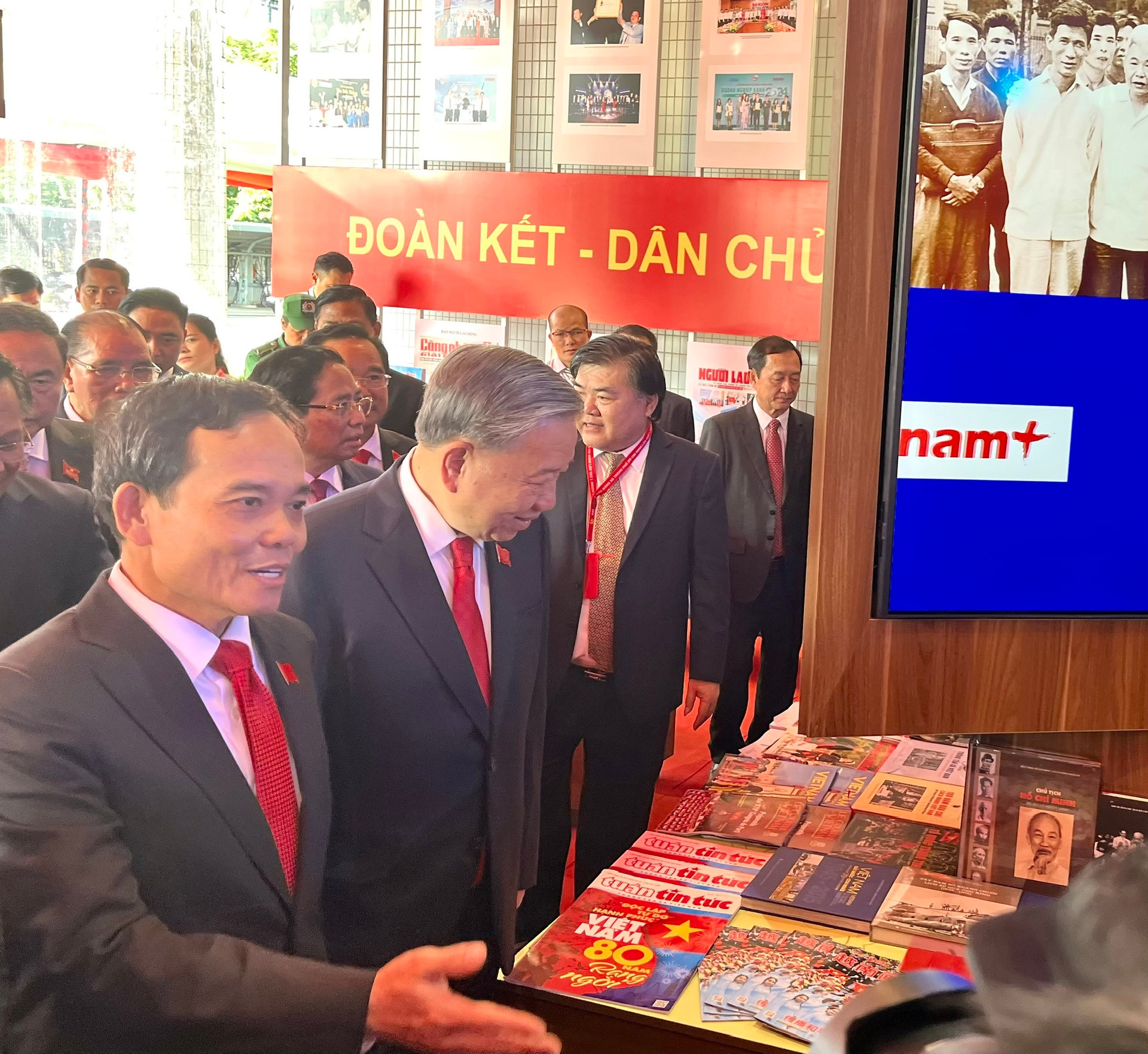 TRỰC TIẾP: Đại hội Đại biểu Đảng bộ TPHCM: Mở ra chặng đường mới đầy khát vọng và trách nhiệm- Ảnh 4.