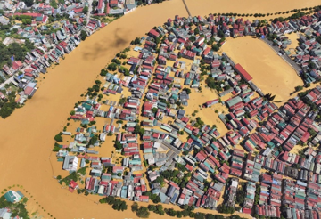 Cảnh báo mưa lớn kéo dài, bão nối tiếp bão do La Nina