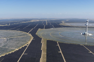 Từ sa mạc đến mây trời: Trung Quốc xây dựng mạng lưới năng lượng sạch khổng lồ để nuôi AI như thế nào?