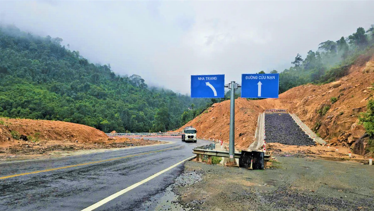 Cung đèo hiểm trở dài bậc nhất Việt Nam, rút ngắn 1/3 quãng đường Nha Trang - Đà Lạt sắp hoàn thành khắc phục sạt lở- Ảnh 2.