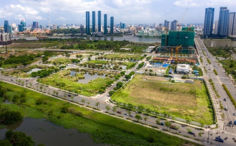 Bất động sản tại khu đô thị 30 năm tuổi ở TP. HCM: Chạm ngưỡng 1 tỷ/m2, là mảnh ‘đất vàng’ bên sông Sài Gòn- Ảnh 1.