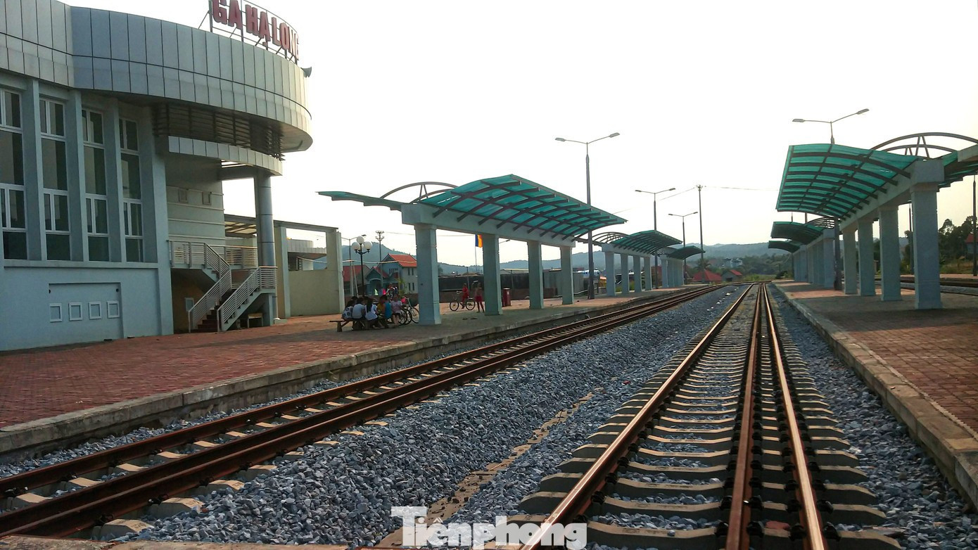 Tuyến đường sắt Kép - Hạ Long - Cái Lân (126km) được đề xuất nâng cấp, mở rộng tận dụng hạ tầng tuyến Lim - Phả Lại. Ảnh: Hoàng Dương. image-21.jpg