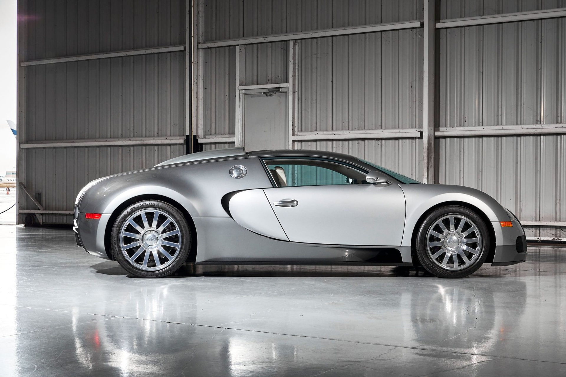 2008-bugatti-veyron-16-41134619-2048x1366-1760444250380-17604442505972014395493.jpg