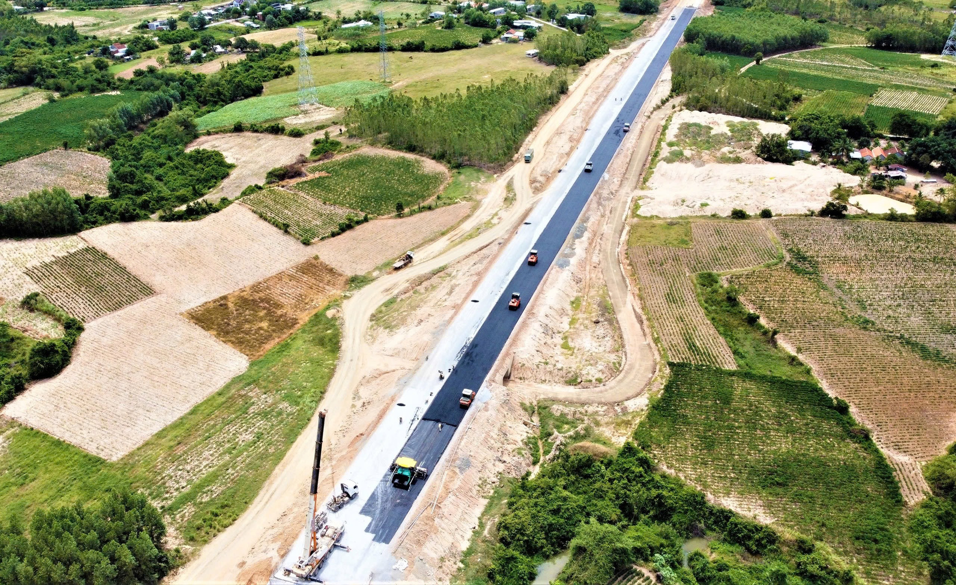 Sắp hoàn thiện 20km cao tốc gần 22.000 tỷ có bóng dáng Sơn Hải, kết nối Tây Nguyên với Duyên hải miền Trung- Ảnh 1.