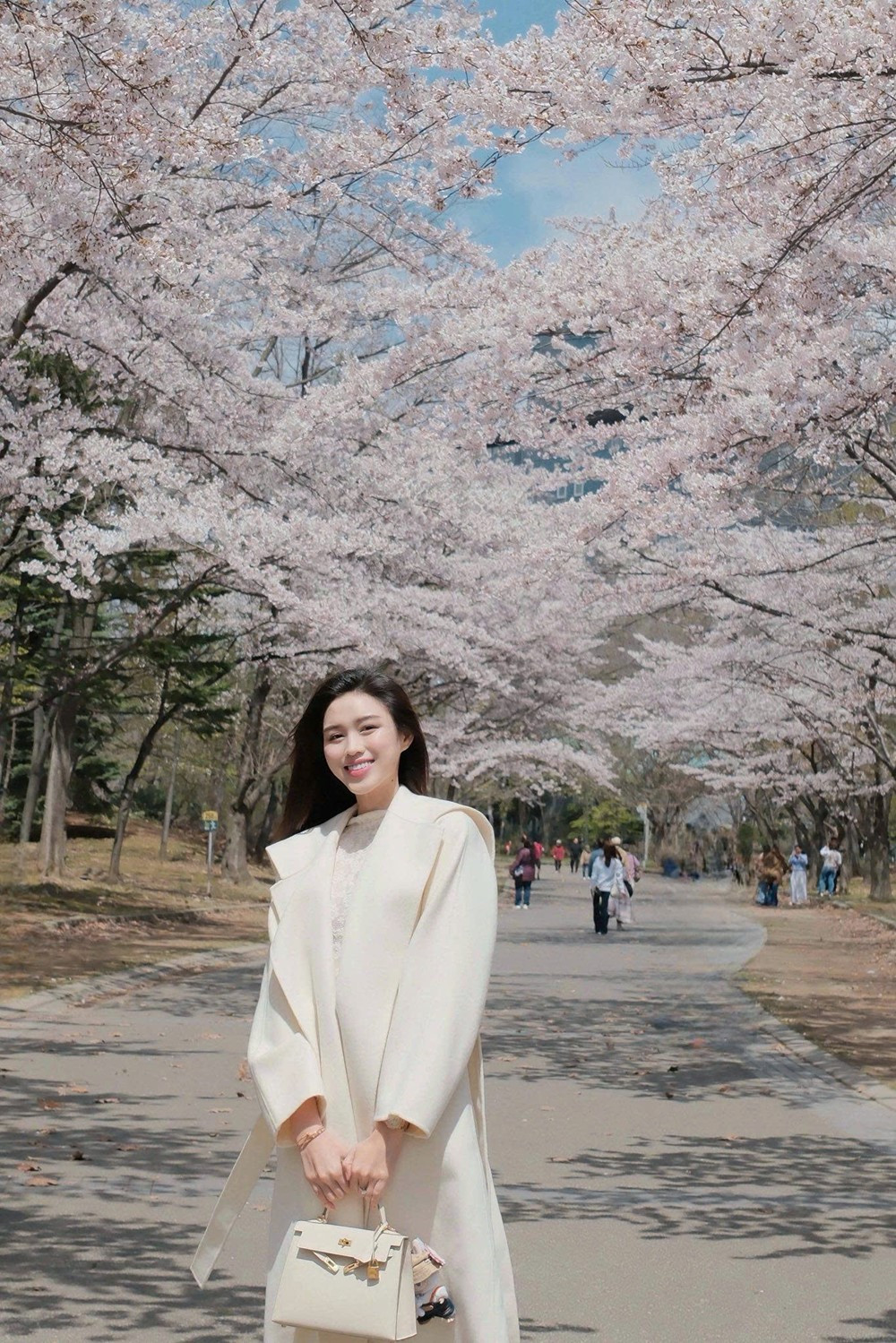 Cơ ngơi 'khủng' của Hoa hậu Đỗ Hà trước khi làm dâu hào môn: 19 tuổi đăng quang, tốt nghiệp đại học danh tiếng, làm CEO ‘đế chế làm đẹp’ - ảnh 6