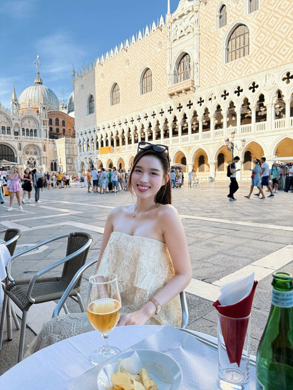 Cơ ngơi 'khủng' của Hoa hậu Đỗ Hà trước khi làm dâu hào môn: 19 tuổi đăng quang, tốt nghiệp đại học danh tiếng, làm CEO ‘đế chế làm đẹp’ - ảnh 9