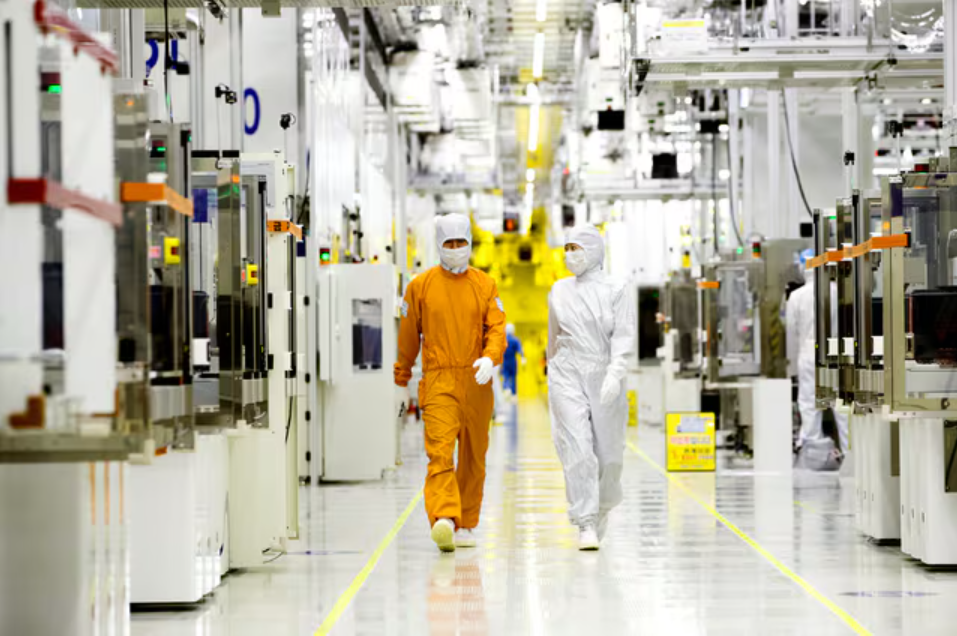 Samsung ‘tái sinh’ nhờ lập kỷ lục doanh số gần 224.300 tỷ đồng, bước vào ‘siêu chu kỳ’ mới của ngành bán dẫn - ảnh 2