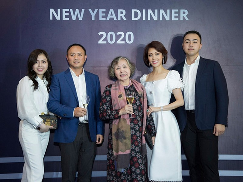 'Mối lương duyên' của hai gia tộc quyền thế ở Việt Nam: Ái nữ gia tộc nghìn tỷ nên duyên với con trai ông chủ Saigon Square - ảnh 5