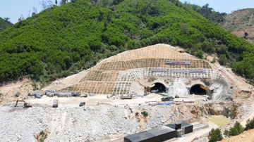 Đèo Cả vừa đào thông nhánh trái phía Tây hầm Phượng Hoàng dài 1,7km