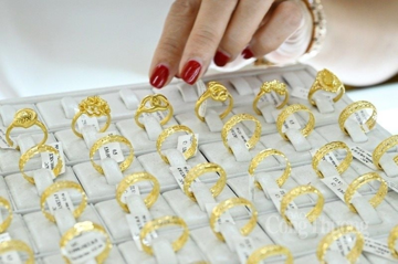 Giá vàng nhẫn chạm mốc 158 triệu đồng/lượng, vượt xa vàng miếng