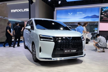 MPV 7 chỗ đưa ra cùng lúc ba hệ truyền động, gây sốt khi rộng hơn Innova, rẻ hơn Morning