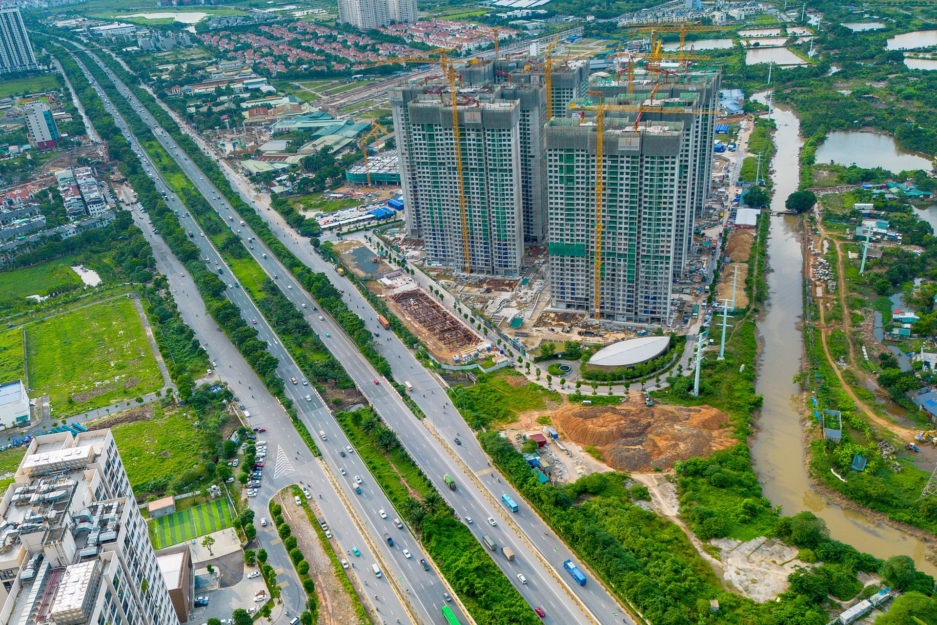 Dự án bất động sản 18.000 tỷ tại phía Tây Thủ đô đạt mốc 100 triệu đồng/m2, đốt nóng cuộc đua căn hộ cao cấp- Ảnh 2. Dự án bất động sản 18.000 tỷ tại phía Tây Thủ đô đạt mốc 100 triệu đồng/m2, đốt nóng cuộc đua căn hộ cao cấp- Ảnh 2.