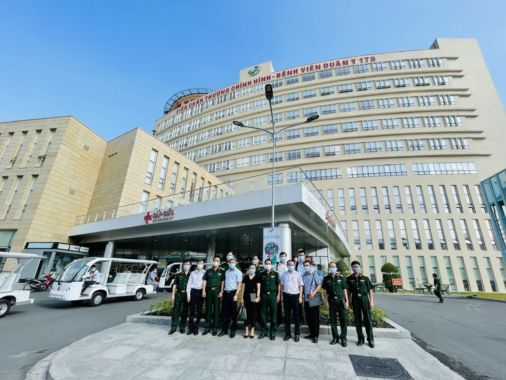 Việt Nam lần đầu tiên sở hữu bệnh viện có 2 sân bay trực thăng cấp cứu- Ảnh 2.