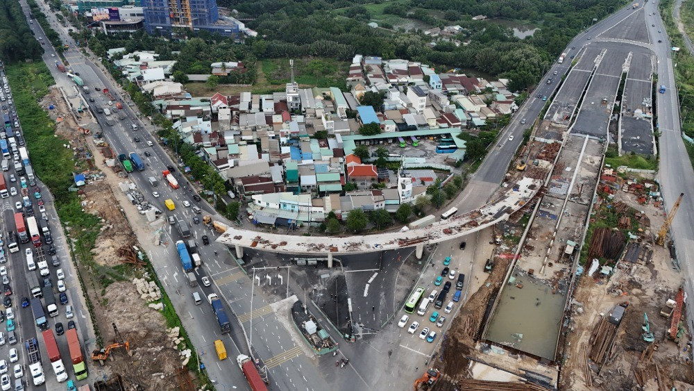 Thành phố giàu nhất Việt Nam sắp tái khởi công đường vành đai dang dở nhiều năm, giải cứu kẹt xe nội đô- Ảnh 2.