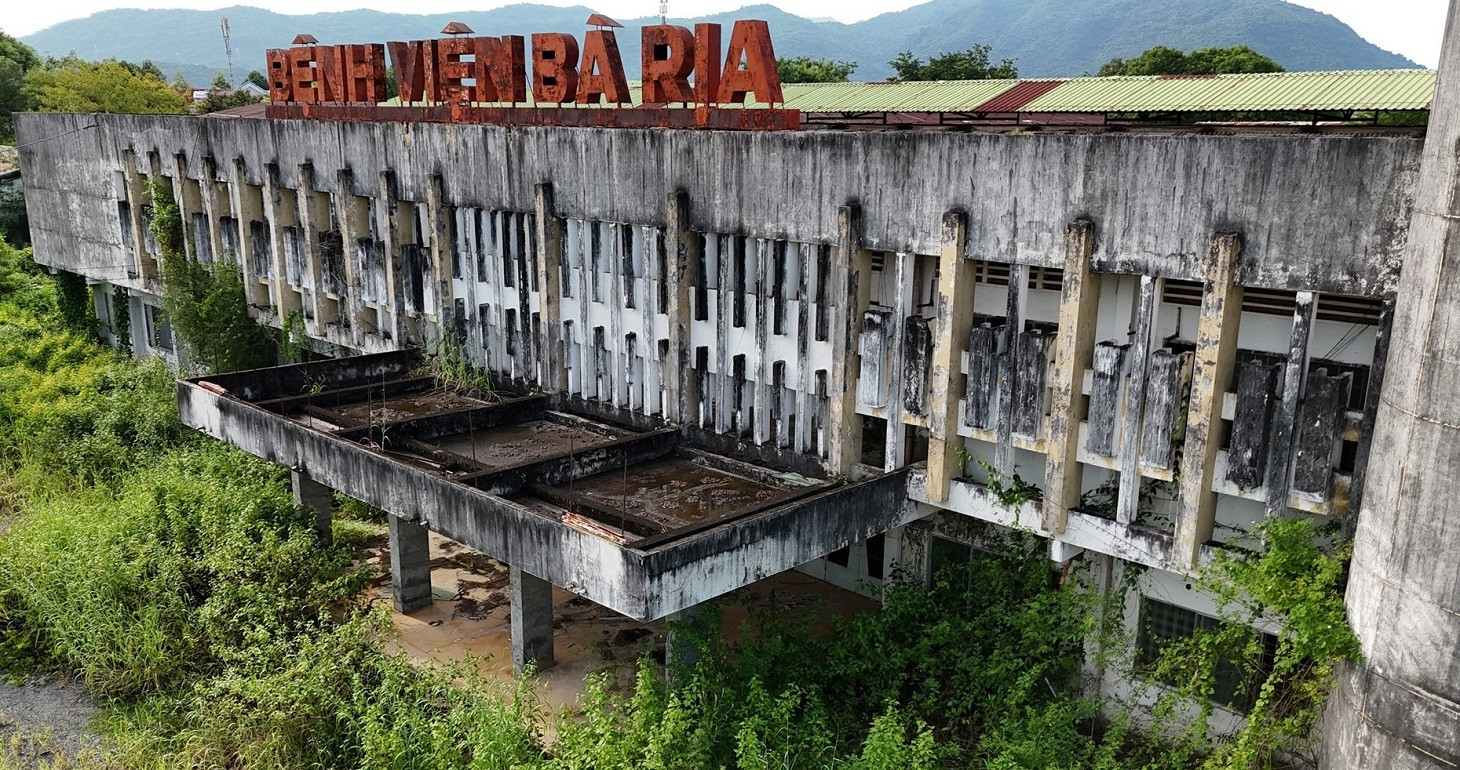 Cảnh hoang lạnh tại 2 bệnh viện bỏ hoang đang được đề xuất ‘tái sử dụng’- Ảnh 1.