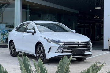 BYD đưa sedan PHEV giá chưa tới 700 triệu về Việt Nam, 'dằn mặt' CiVic, Mazda3 khi tiêu thụ nhiên liệu chỉ khoảng 3,8 lít/100 km