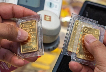 Giá vàng tăng chóng mặt, chuyên gia cảnh báo: Đừng nên vay tiền để mua vàng lúc này