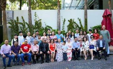 Hé lộ gia tộc kín tiếng nắm giữ ‘đế chế’ đa ngành nghìn tỷ: Thế hệ kế nghiệp học vấn ‘cực khủng’, nhiều người làm Chủ tịch, Giám đốc