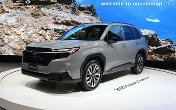 SUV Nhật nhập thẳng về Việt Nam, đẹp như xe châu Âu, trang bị 'mắt thần' 4.0 nhưng xác định chật vật trước Mazda CX-5, Hyundai Santa Fe vì... đắt