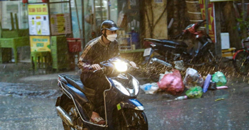 Từ đêm nay miền Bắc chuyển mưa dông