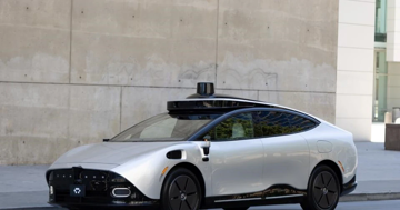 Xe điện tự lái đầu tiên trên thế giới 'Made-by-VinFast' gây tò mò ở Trung Đông