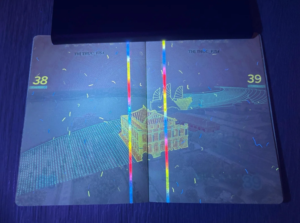 Hộ chiếu Việt Nam ‘lộ’ điều bất ngờ dưới tia UV - ảnh 3