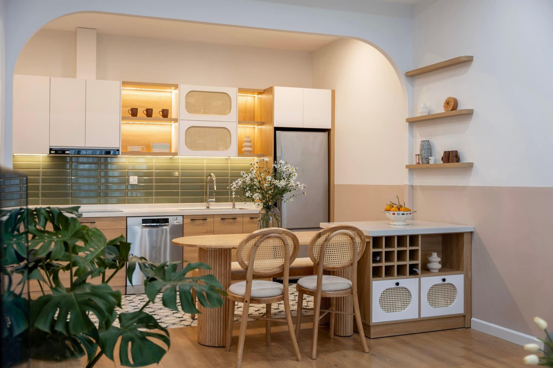 Căn hộ 90m2 tái sinh ngoạn mục: Mộc mạc, ấm cúng và tràn ngập nắng- Ảnh 5. Căn hộ 90m2 tái sinh ngoạn mục: Mộc mạc, ấm cúng và tràn ngập nắng- Ảnh 5.