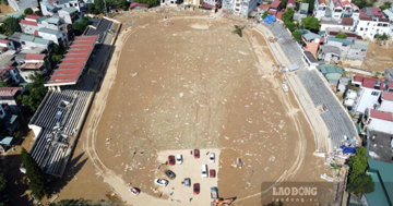 Cảnh tan hoang của sân vận động tại tỉnh biên giới giáp Trung Quốc, nơi Chủ tịch Hồ Chí Minh từng ghé thăm