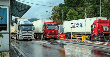 Đường vào cửa khẩu hiện đại nhất ASEAN được mở rộng lên 8 làn xe