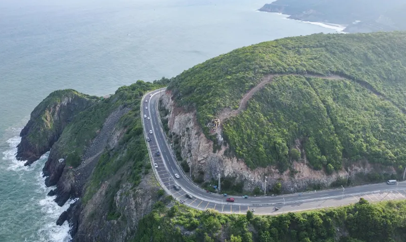 Tỉnh có đường bờ biển dài nhất Việt Nam sẽ làm hầm xuyên núi khoảng 6km thay thế cung đèo thường xuyên bị sạt lở vào mùa mưa bão- Ảnh 2.