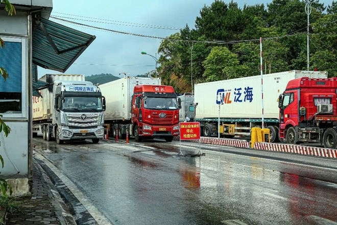 Đường vào cửa khẩu hiện đại nhất ASEAN được mở rộng lên 8 làn xe- Ảnh 2. Đường vào cửa khẩu hiện đại nhất ASEAN được mở rộng lên 8 làn xe- Ảnh 2.