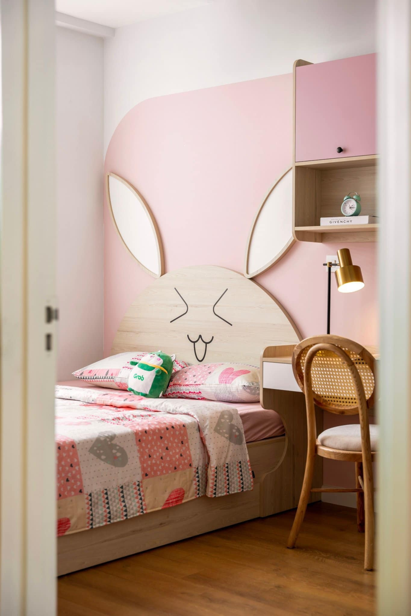 Căn hộ 90m2 tái sinh ngoạn mục: Mộc mạc, ấm cúng và tràn ngập nắng- Ảnh 8. Căn hộ 90m2 tái sinh ngoạn mục: Mộc mạc, ấm cúng và tràn ngập nắng- Ảnh 8.