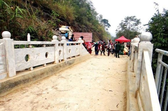 Độc đáo cây cầu ngắn nhất Việt Nam: Chỉ dài 1m nhưng là nhịp nối quan trọng giữa 2 quốc gia- Ảnh 1.